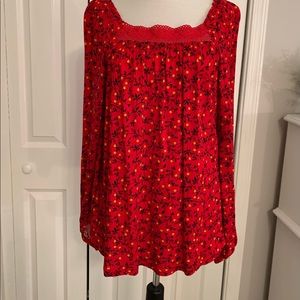 Red floral Old Navy top. Size M